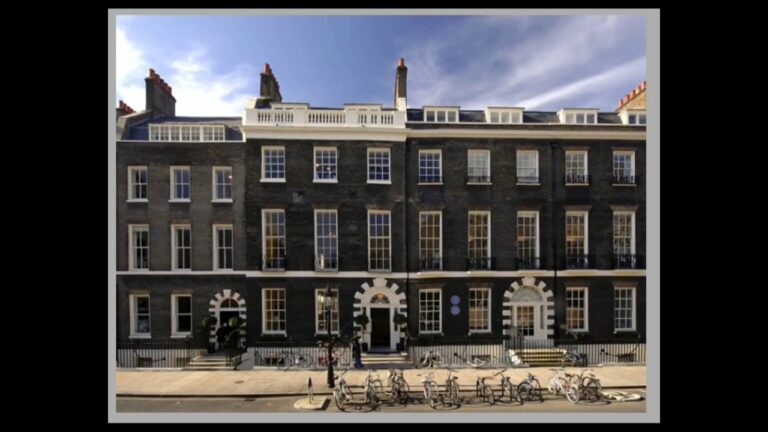 AA XX 100: A Collection of Scimitar Minds – Lynne Walker & Elizabeth Darling