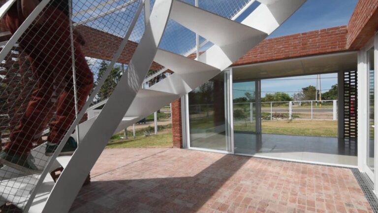 ARQ RIFA G’2010” / Emilio Garateguy + Ignacio Trecca