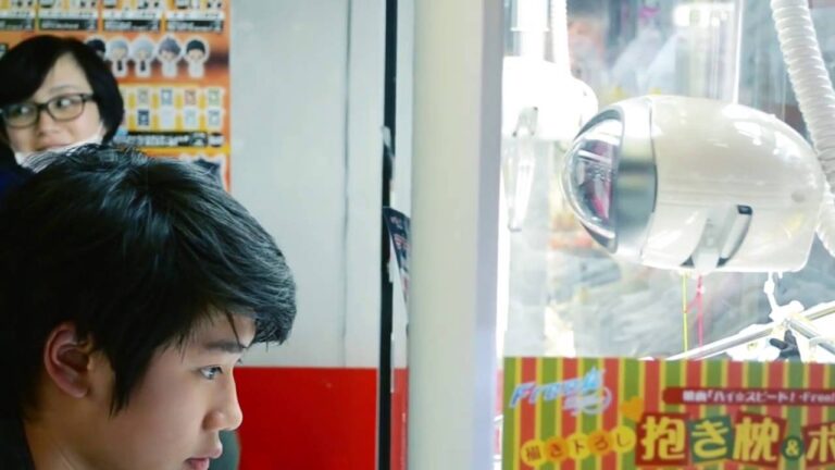 After Dark: A City of Bedrooms – Eyal Amsili Giovannetti