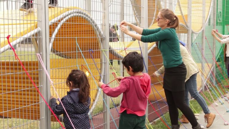 Bienal de Chile 2017 | Intervención de vecinos de Valparaíso en “La Serpentina”