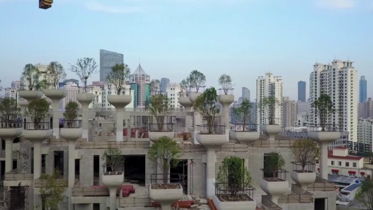 Heatherwick Studio Releases Video Showing Construction of 1000 Trees Project in Shanghai