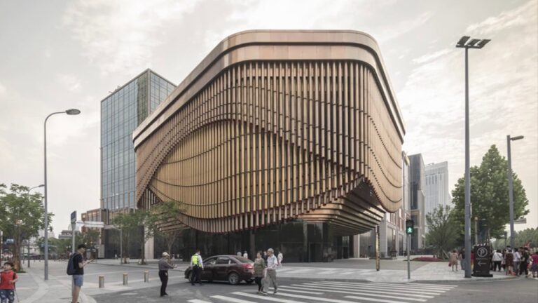 Timelapse: Heatherwick Studio & Foster+Partners’ Bund Finance Centre by Laurian Ghinitoiu